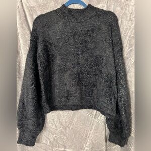 NWT Wild Fable Cropped Black With Silver Faux Fur Sweater Women’s size Large
